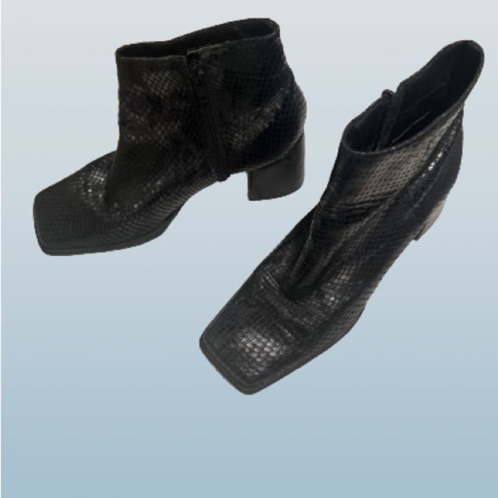 Black Leather Snakeskin Patterned, Square Toed, A… - image 2